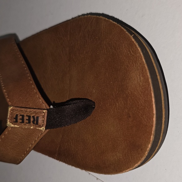 Reef boys leather flip flops Size 4/5 - Picture 11 of 14